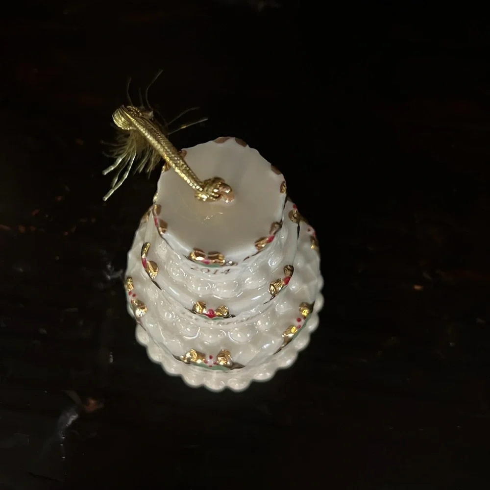 LENOX 2014 ANNUAL 1ST CHRISTMAS TOGETHER ORNAMENT‎ WEDDING CAKE